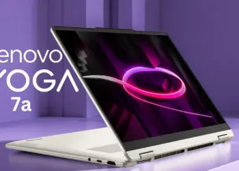Laptop Lenovo Yoga 7a berwarna putih dengan layar OLED yang menampilkan grafis ungu, dipamerkan sebagai perangkat 2-in-1 dengan prosesor AMD Ryzen AI di ajang CES 2026.