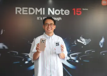 Detail modul kamera belakang ganda pada bodi REDMI Note 15 Series.