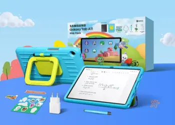 Tablet edukasi Samsung Galaxy Tab A11 Kids Pack berwarna biru dengan fitur AI Solve Math untuk belajar matematika anak.