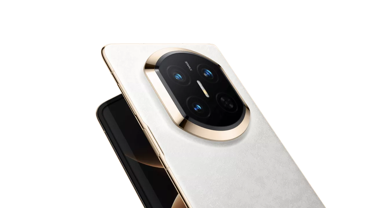 Detail modul kamera belakang Huawei Mate X7 varian kulit premium warna merah dengan teknologi XMAGE.