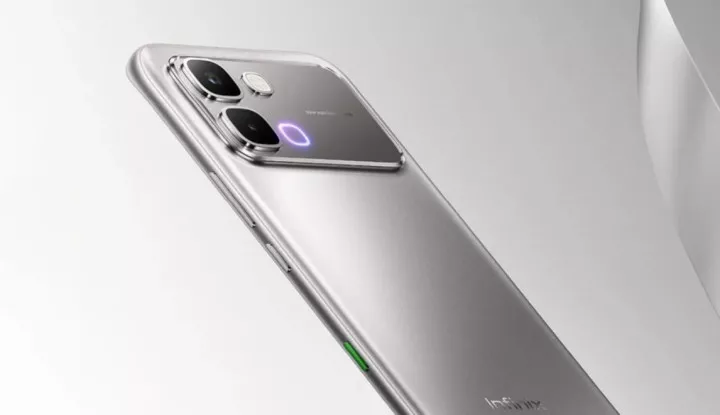 Detail modul kamera belakang Infinix Note 60 yang menampilkan sensor besar dan desain bodi metalik yang elegan.