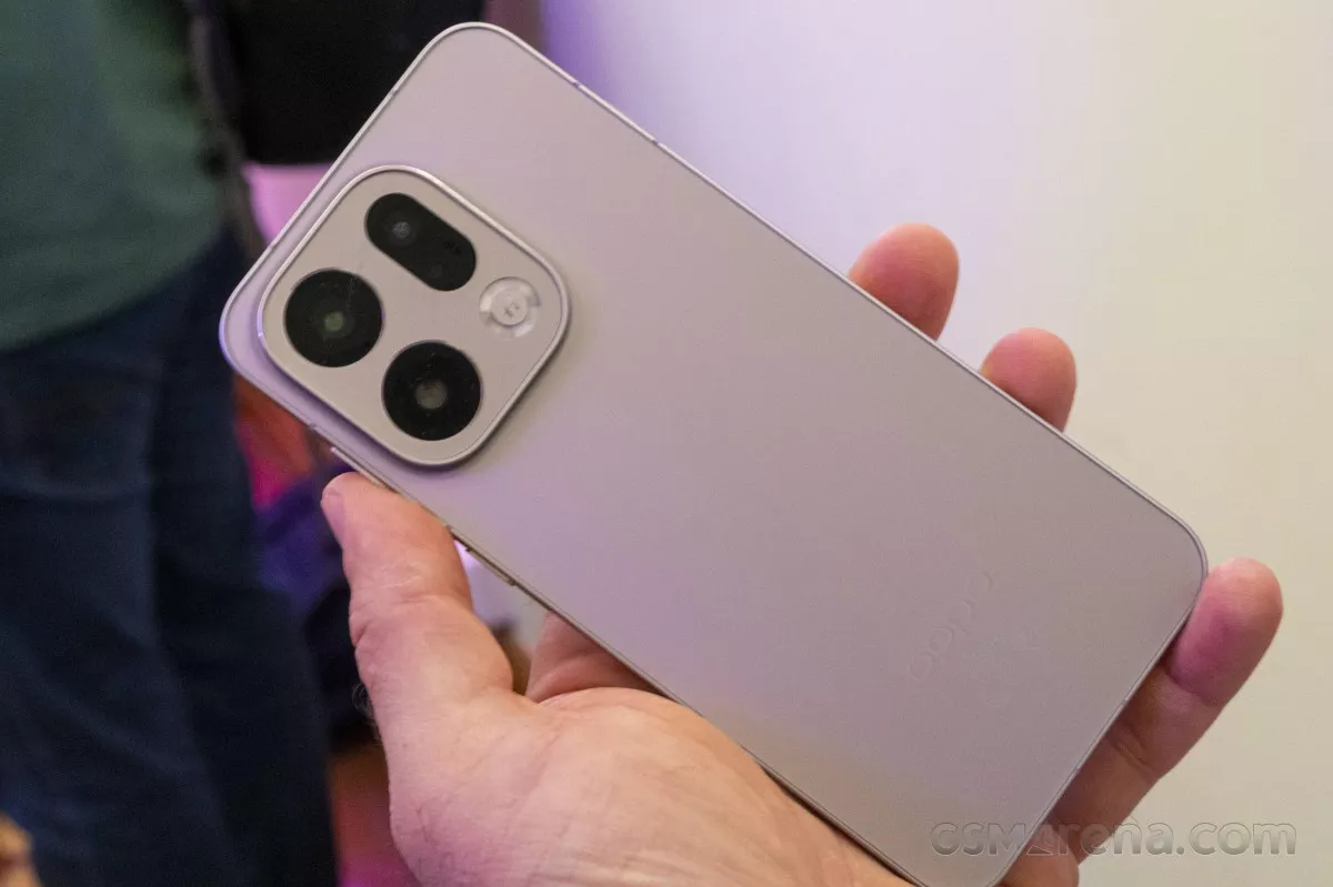 Grafik persentase baterai dan durasi penggunaan pada layar Oppo Find X9s.