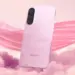 Desain belakang Samsung Galaxy A57 warna pink dengan latar belakang awan estetik, siap meluncur di Indonesia setelah lolos TKDN.