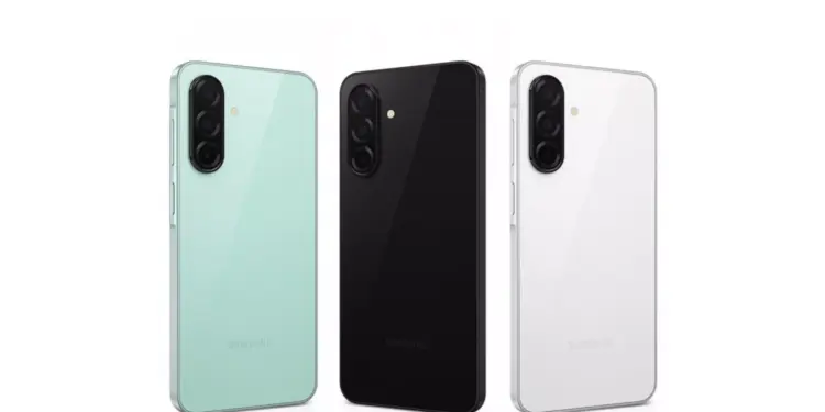 Varian warna Samsung Galaxy A26 5G yaitu Mint, Black, dan White dengan desain kamera vertikal.