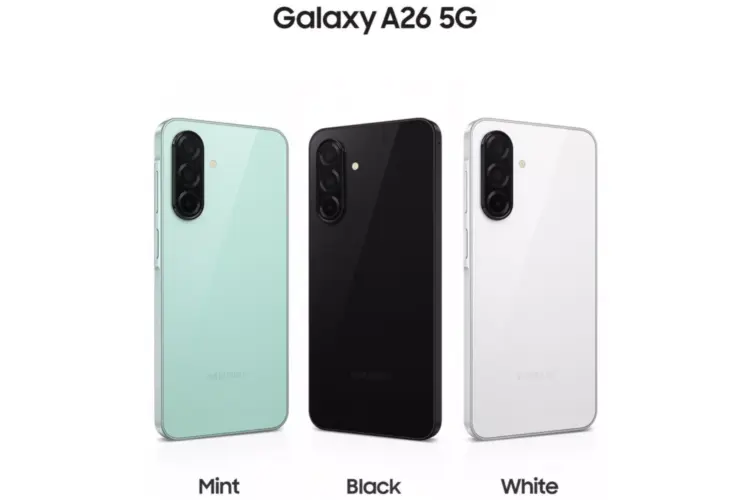 Varian warna Samsung Galaxy A26 5G yaitu Mint, Black, dan White dengan desain kamera vertikal.