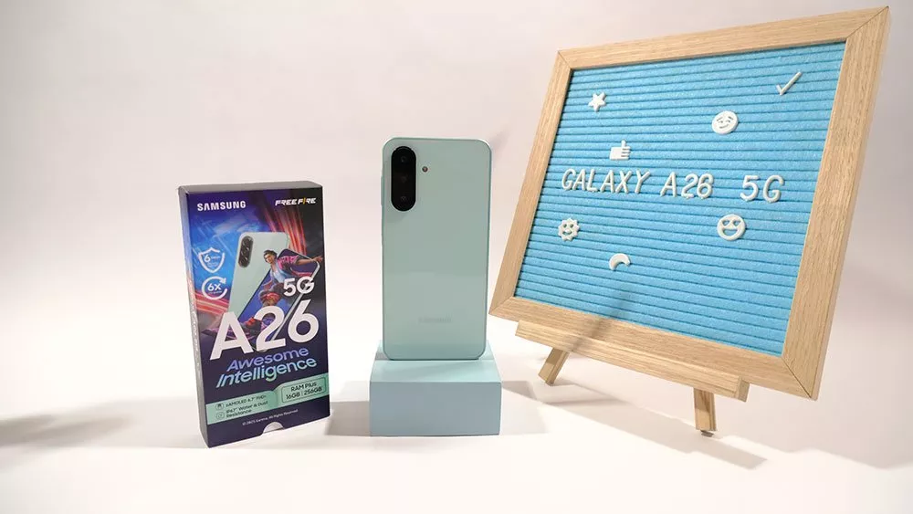Paket penjualan Samsung Galaxy A26 5G beserta unit berwarna Mint dan papan informasi spesifikasi.