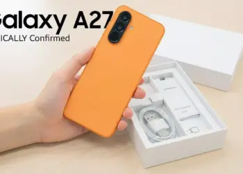 Unboxing Samsung Galaxy A27 5G varian warna orange yang memperlihatkan isi kotak penjualan dan desain bodi belakang yang elegan.