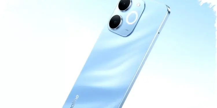 Bocoran desain bodi belakang realme P4 Lite 4G warna biru muda dengan tekstur gelombang yang elegan.