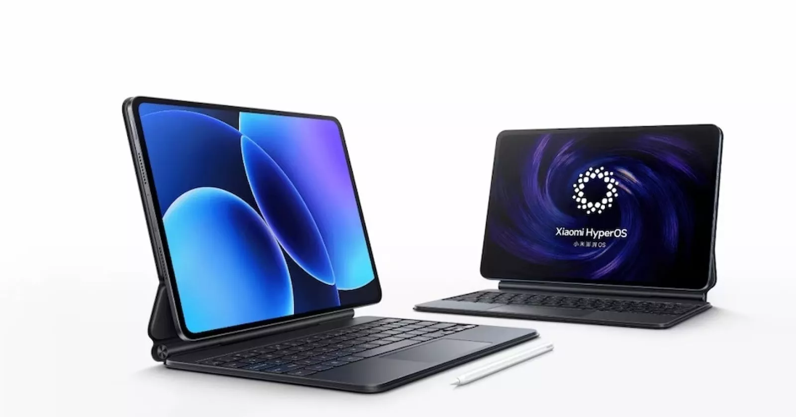 Dua unit tablet Xiaomi Pad 8 terhubung dengan keyboard eksternal dan stylus, menampilkan antarmuka Xiaomi HyperOS.