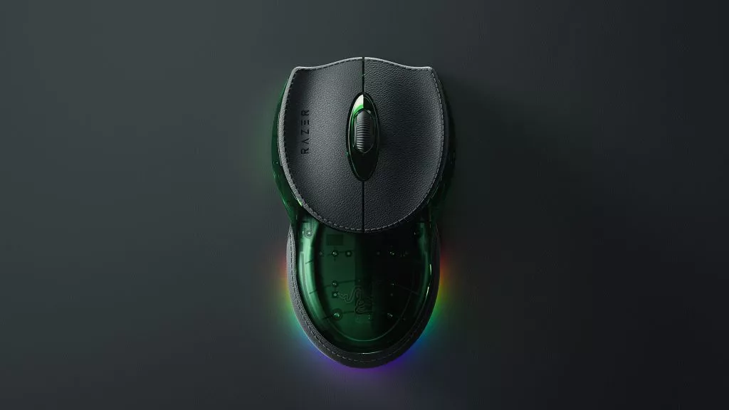 Tampilan atas Mouse Gaming Boomslang edisi anniversary dengan tekstur kulit dan bodi transparan hijau.