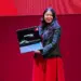 Presentasi peluncuran laptop HyperX Omen 15 di Indonesia, menunjukkan unit dengan layar yang menampilkan logo HyperX.