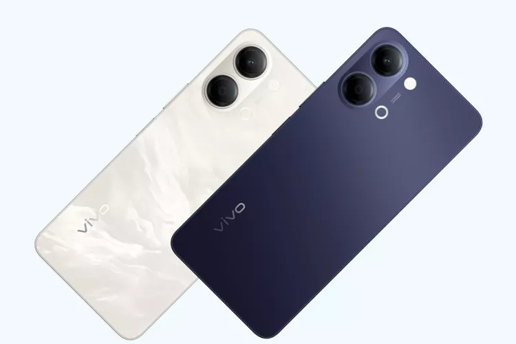 Tampilan bodi belakang Vivo Y05 dalam dua varian warna elegan, ungu gelap dan putih mutiara dengan tekstur estetik.