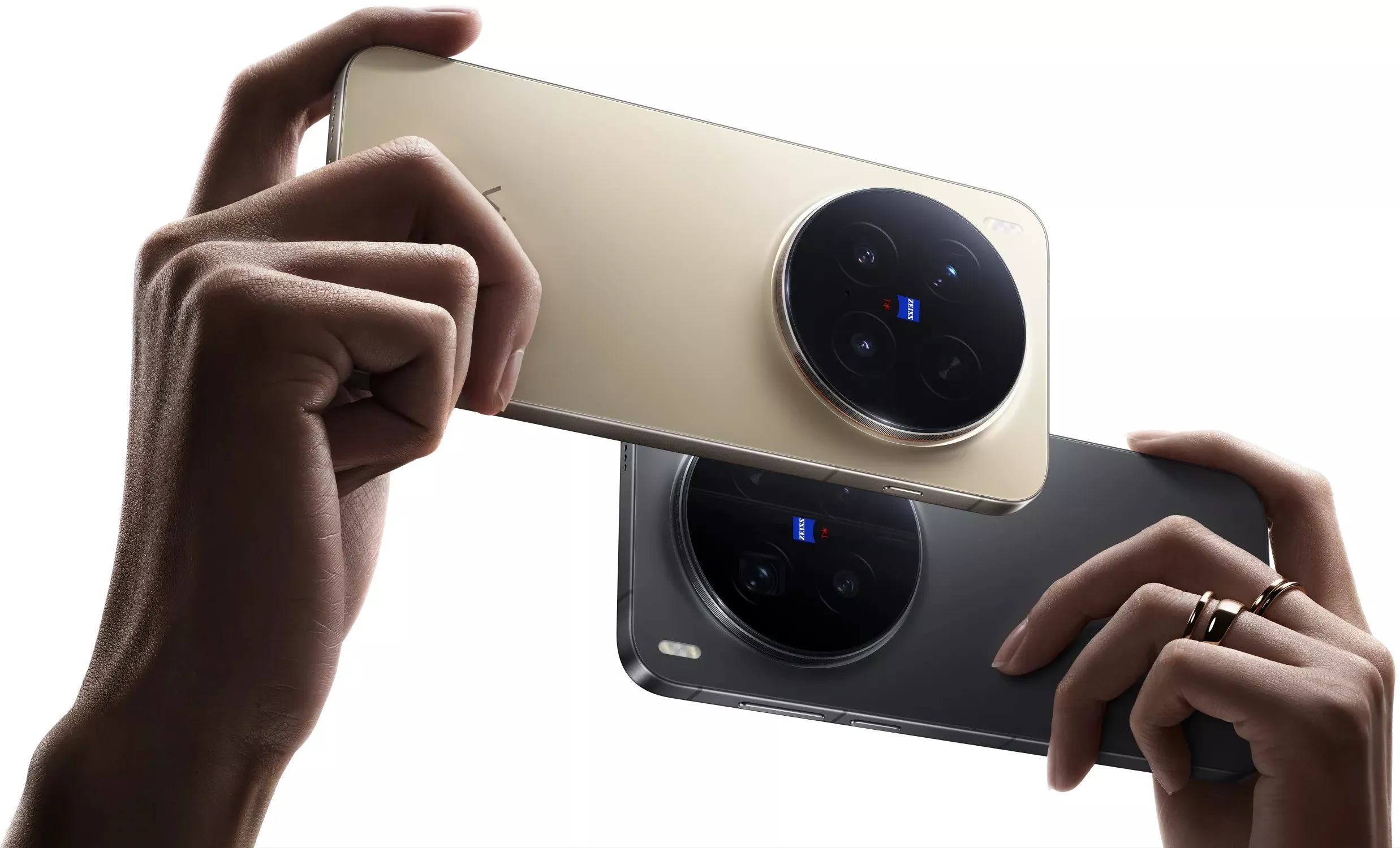 Detail modul kamera belakang Vivo X300 Pro dengan logo ZEISS T Star.