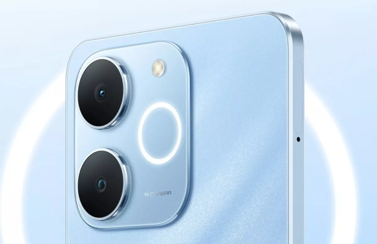 Close-up modul kamera realme P4 Lite 4G yang dilengkapi fitur AI Camera dan ring light untuk hasil foto maksimal.