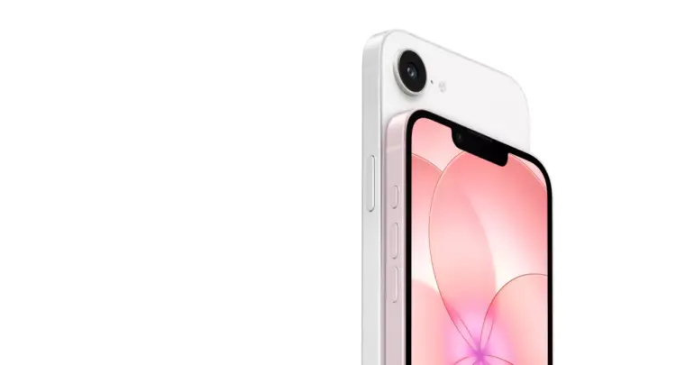 Tampilan belakang smartphone yang diduga iPhone 17e berwarna putih dengan satu kamera utama besar dan logo Apple di tengah, berlatar lampu ungu.