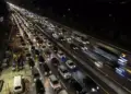 Pemandangan udara kemacetan parah di jalan tol pada malam hari saat arus mudik lebaran.