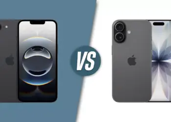 Perbandingan sisi depan dan belakang iPhone 17e vs iPhone 17 dalam varian warna hitam.