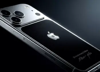 Panel belakang iPhone 17 Pro edisi terbatas Steve Jobs dengan tanda tangan ikonik dan tulisan 50 Anniversary Edition.