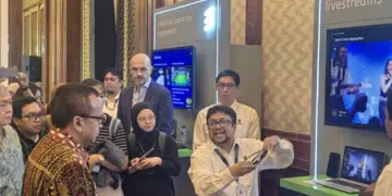 Presentasi solusi Ericsson Immersive Sports fan engagement berbasis teknologi 5G kepada pengunjung.
