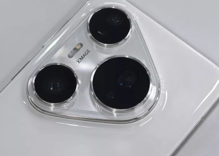 Detail modul kamera Huawei Pura 90 dengan teknologi XMAGE dan desain housing segitiga yang ikonik.