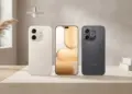 Tiga unit Honor 600 Lite yang diletakkan di atas meja dalam suasana interior minimalis, mempertegas kesan gaya hidup modern.