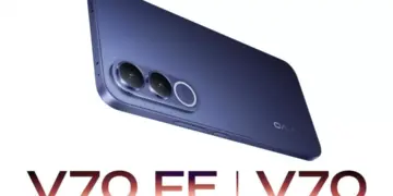 Penampakan bodi belakang Vivo V70 FE warna Navy Blue dengan teks seri V70 FE dan V70 di bagian bawah.