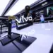 Suasana di dalam gerai resmi Vivo yang menampilkan unit demo Vivo Y21 dan Y11 di atas meja pameran.