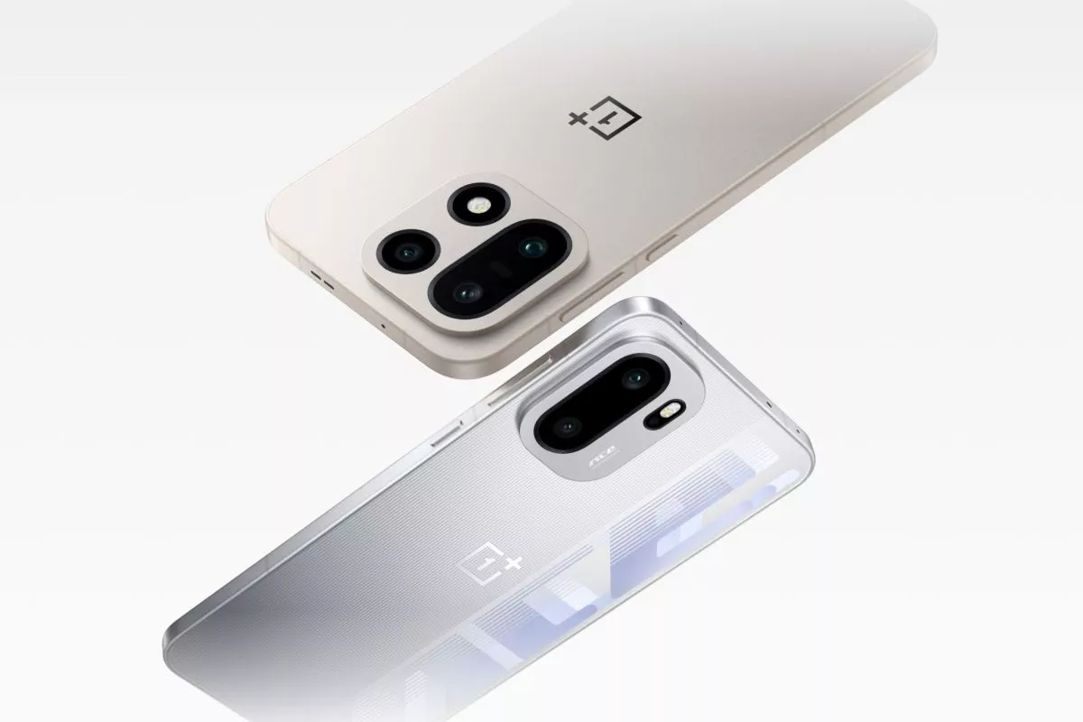 Tampilan depan dan belakang Oppo Find X8 Pro warna putih mutiara dengan modul kamera Hasselblad.