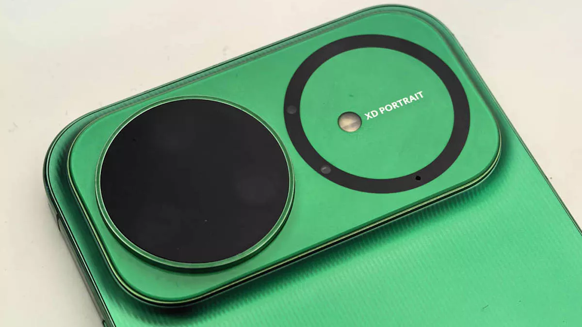 Detail jarak dekat modul kamera XD Portrait pada Huawei Nova 16 Ultra warna hijau.