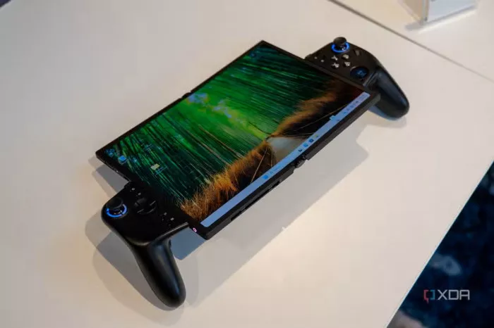 Bocoran desain Lenovo Legion GO versi foldable dengan layar lipat besar dan kontroler terpisah.