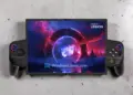 Detail kontroler Lenovo Legion GO foldable dengan joystick RGB dan layout tombol gaming profesional.