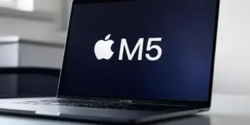 Layar MacBook Air Pro menampilkan logo Apple dan teks M5 yang menunjukkan penggunaan chipset Apple Silicon terbaru.
