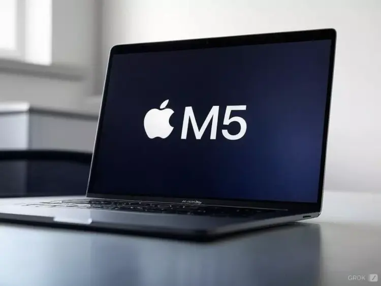 Layar MacBook Air Pro menampilkan logo Apple dan teks M5 yang menunjukkan penggunaan chipset Apple Silicon terbaru.