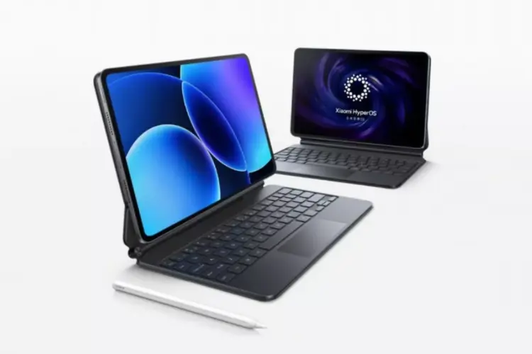 Tablet Xiaomi Pad 8 Series terpasang pada keyboard eksternal dengan Xiaomi Smart Pen, menampilkan antarmuka Xiaomi HyperOS yang responsif untuk gaming dan kerja.
