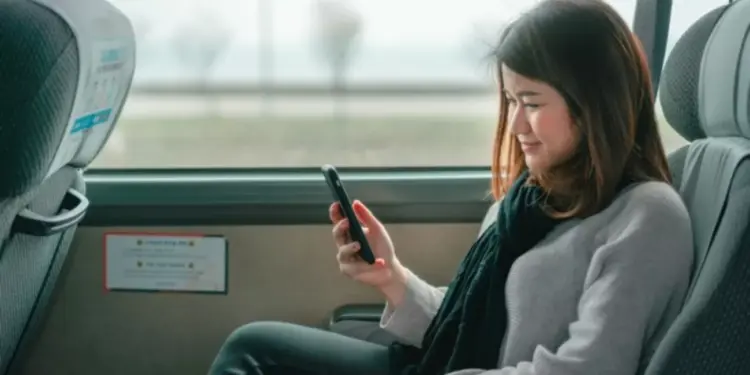 Indikator jaringan 5G aktif di status bar smartphone Android untuk kelancaran koneksi saat Mudik.