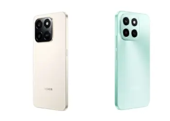 Dua unit smartphone HONOR X7d dilihat dari sisi belakang dengan varian warna Cream dan Mint Green yang elegan.