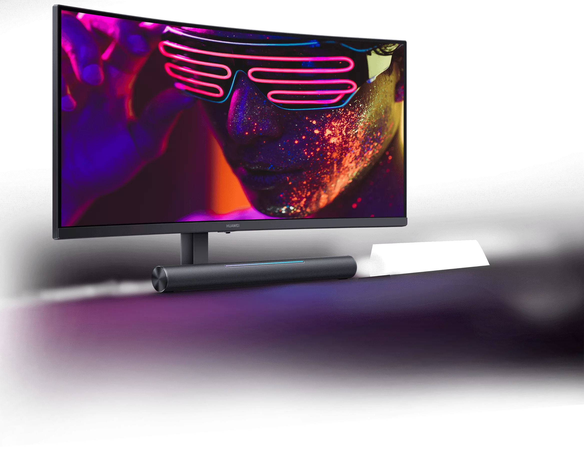 Monitor gaming melengkung Huawei dengan SoundBar terintegrasi menampilkan visual cyberpunk futuristik.