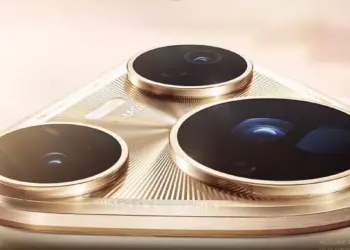 Tampilan makro modul kamera belakang Huawei Pura 90 Pro warna emas dengan tiga lensa besar, menunjukkan teks teknis "SWITCHABLE TELE LENS" dan "XMAGE" serta sensor LOFIC.