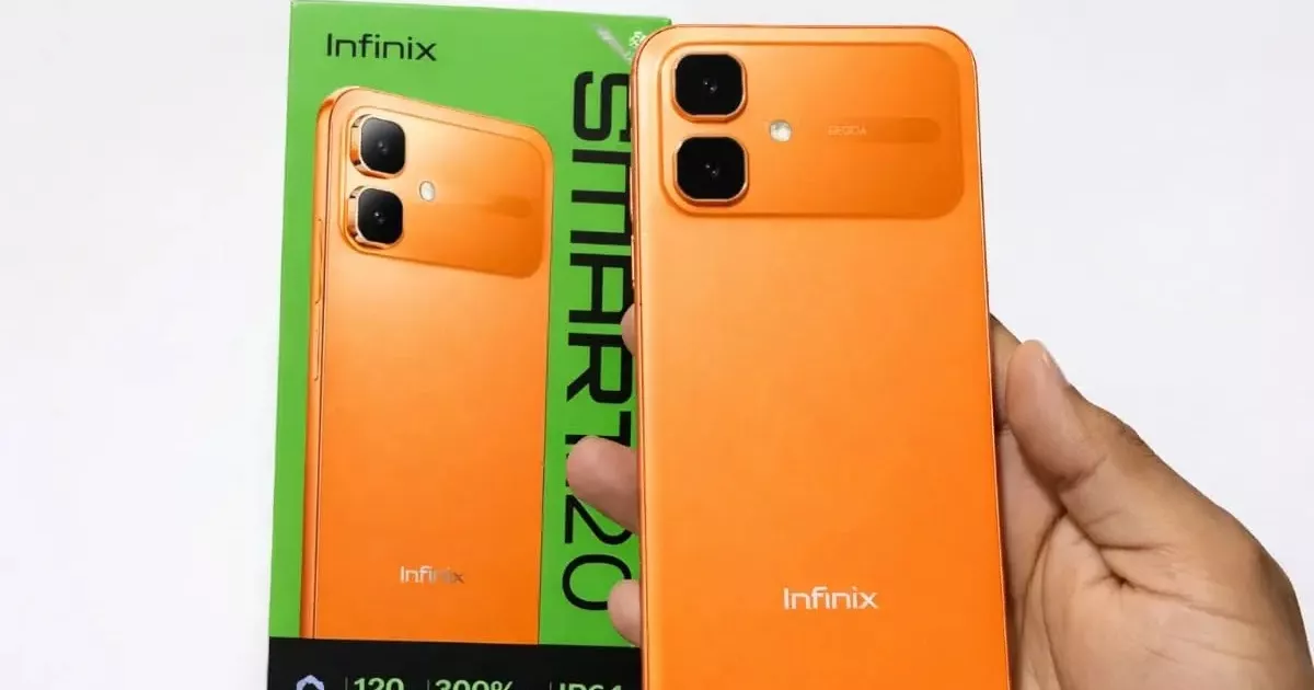 Varian warna champagne gold HP Infinix terbaru dengan modul kamera kotak yang mewah.