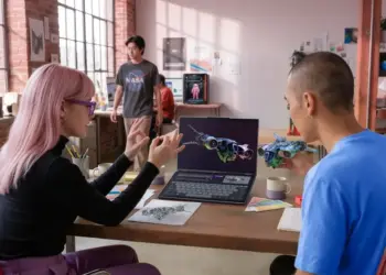 Dua desainer menggunakan laptop AI Lenovo terbaru 2026 dengan fitur layar 3D dual-screen untuk membuat model visual pesawat futuristik.