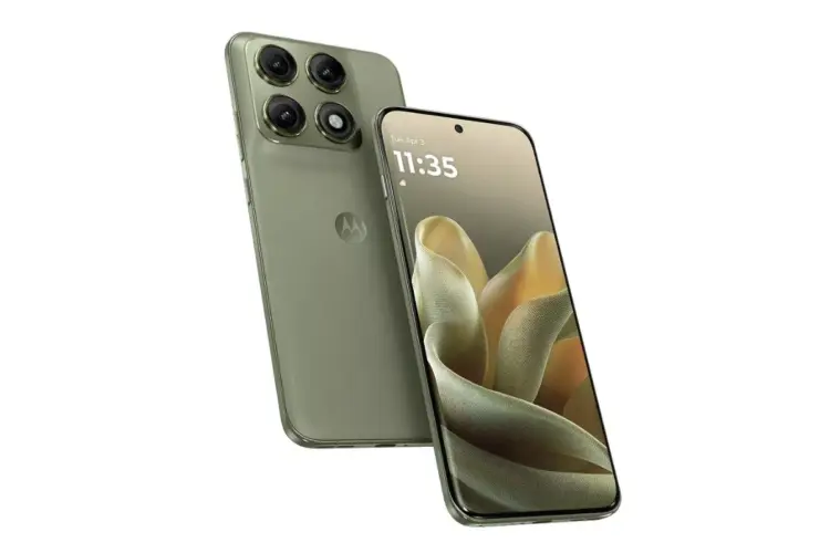 Smartphone Motorola Edge 70 Pro warna hijau tampil elegan dari sisi depan dan belakang.