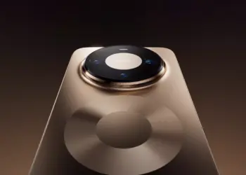 Close-up modul kamera belakang HUAWEI Mate 80 Pro berwarna emas dengan teknologi lensa XMAGE yang futuristik.