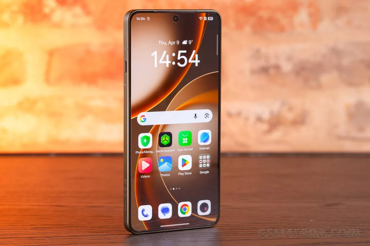 Layar memukau dari OPPO Find X9 Ultra yang dirancang untuk pengalaman visual dan navigasi yang lebih imersif.