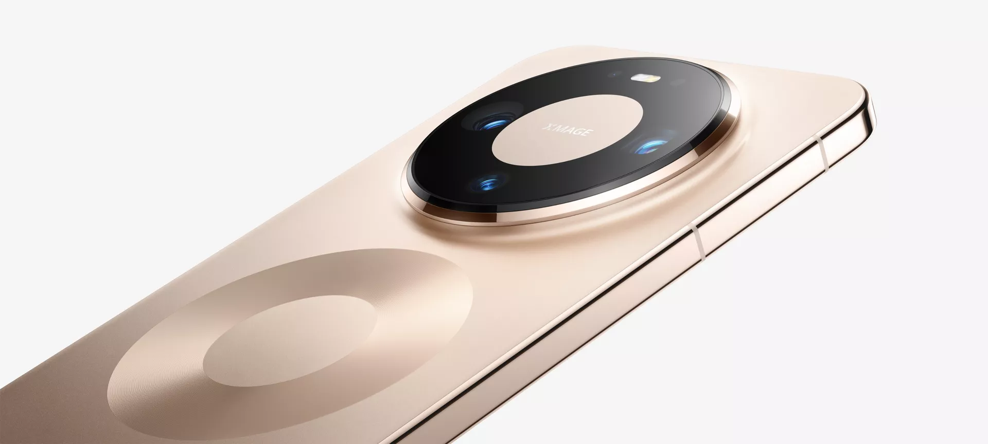 Tampilan samping bodi HUAWEI Mate 80 Pro varian warna Champagne Gold, menunjukkan profil tipis dan desain modul kamera yang menonjol.