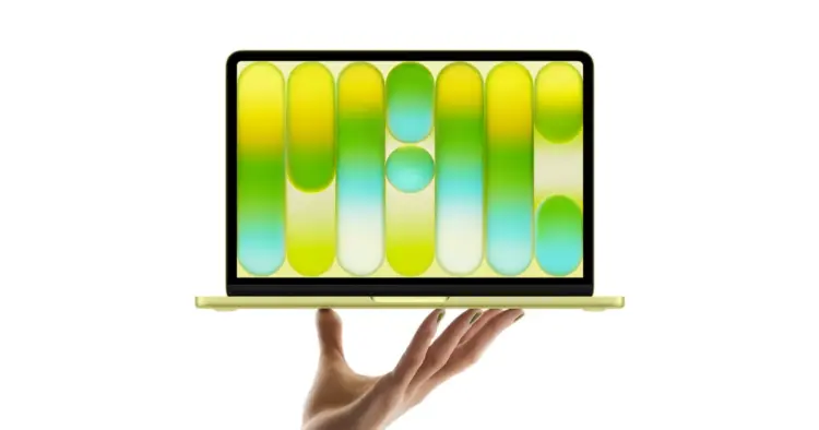 Satu tangan memegang MacBook Neo untuk menunjukkan betapa ringan dan tipisnya perangkat ini.