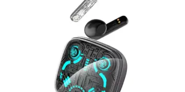 Charging case Infinix GTBUDS 5 dengan desain futuristik dan pencahayaan neon khas gaming.