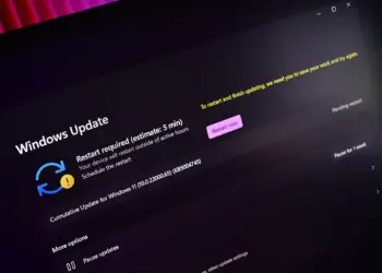 Tampilan antarmuka Windows Update pada Windows 11 yang menunjukkan pesan Restart Required untuk Cumulative Update KB5004745.
