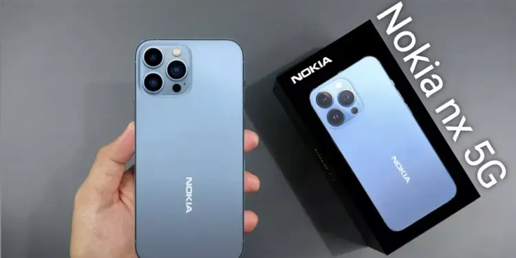 Seseorang memegang smartphone Nokia NX 5G berwarna biru muda beserta kotak kemasan yang menampilkan gambar produk.