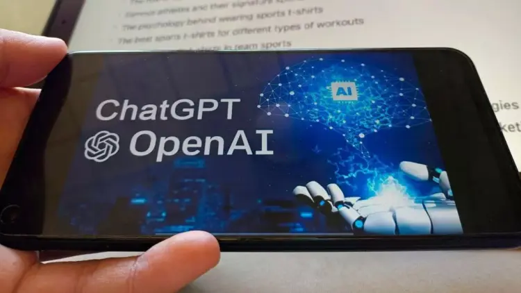 Konsep tampilan layar smartphone dengan antarmuka AI Agent dari OpenAI yang fokus pada eksekusi tugas otomatis tanpa aplikasi tradisional.