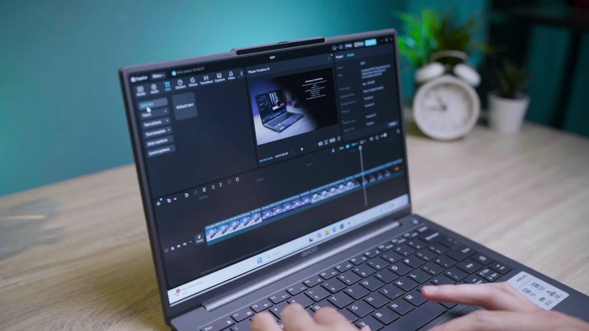 Pengguna sedang mengedit video di aplikasi CapCut menggunakan laptop Axioo Hype AI 5 yang diletakkan di atas meja kayu.